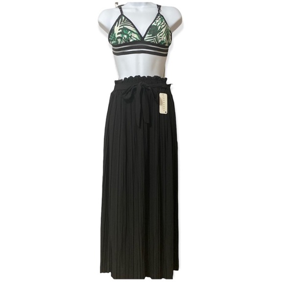 Jon & Anna Dresses & Skirts - Beautiful Skirt